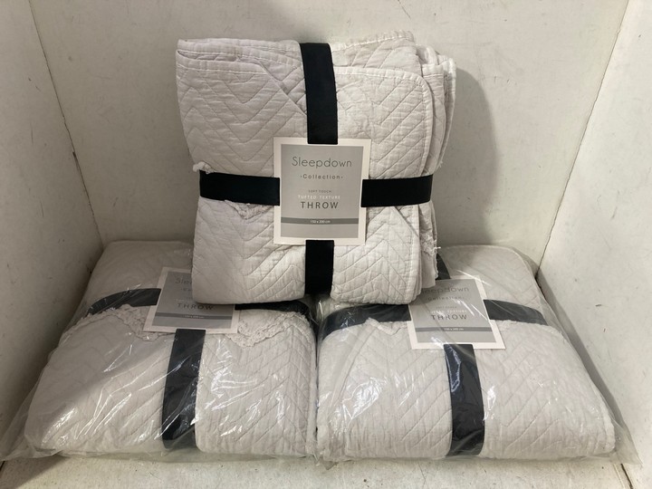 Lot 1073  
            Marchington SR15 - Parcel Delivery Only 

                
3 X SLEEPDOWN COLLECTION SOFT TOUCH TUFTED TEXTURE THROWS IN LIGHT GREY - SIZE 15...