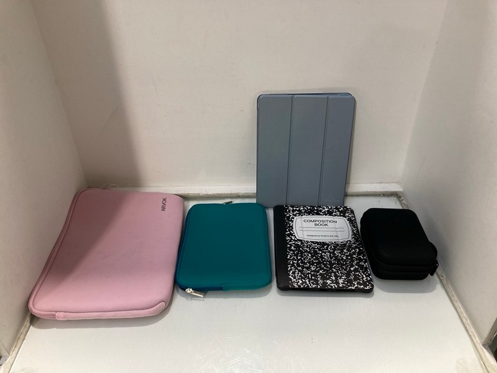 Lot 1116  
            Marchington SR15 - Parcel Delivery Only 

                
5 X ASSORTED TECH ITEMS TO INCLUDE ARVOK LAPTOP CASE IN PINK: LOCATION - BR6