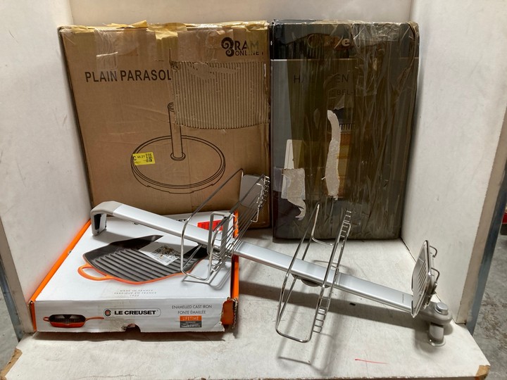 Lot 1120  
            Marchington SR15 - Parcel Delivery Only 

                
4 X ASSORTED HOUSEHOLD ITEMS TO INCLUDE LE CREUSET ENAMELLED CAST IRON GRIDDLE PA...