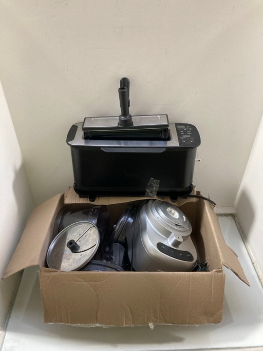 Lot 1177  
            Marchington SR15 - Parcel Delivery Only 

                
NINJA FOODI 3 IN 1 TOASTER IN BLACK TO INCLUDE CUISINART FOOD PROCESSOR IN SILVER...