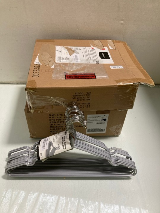 Lot 1203  
            Marchington SR15 - Parcel Delivery Only 

                
QTY OF ASSORTED CLOTHES HANGERS TO INCLUDE KEPLIN RUBBER COATED METAL HANGERS IN ...