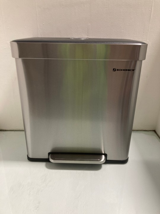 Lot 1208  
            Marchington SR15 - Parcel Delivery Only 

                
SONGMICS LTB202EO1 TRASH CAN: LOCATION - BR11