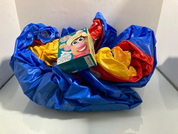 Lot 1238  
            Marchington SR15 - Parcel Delivery Only 

                
INFLATABLE BOUNCY CASTLE TO INCLUDE MRS POTATO HEAD TOY: LOCATION - BR13