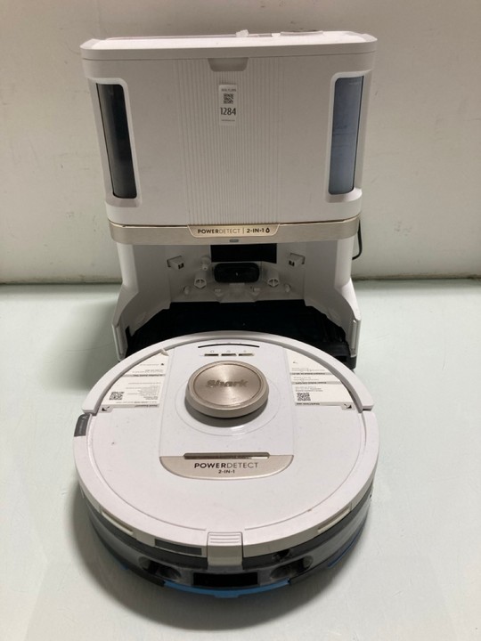 Lot 1284  
            Marchington SR15 - Parcel Delivery Only 

                
SHARK POWER 2 IN 1 SELF EMPTYING ROBOT VACUUM ORIGINAL RRP: £800: LOCATION - BR16