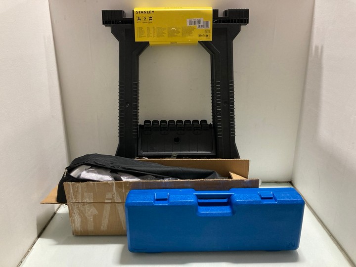 Lot 1285  
            Marchington SR15 - Parcel Delivery Only 

                
4 X ASSORTED HARDWARE ITEMS TO INCLUDE VEVOR PROJECTION SCREEN: LOCATION - BR16