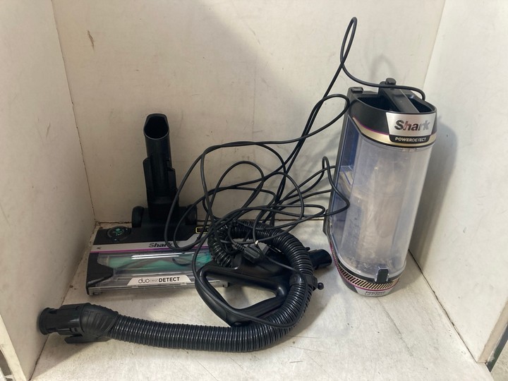 Lot 1348  
            Marchington SR15 - Parcel Delivery Only 

                
SHARK POWER DETECT UPRIGHT VACUUM CLEANER - ORIGINAL RRP £399: LOCATION - AR2