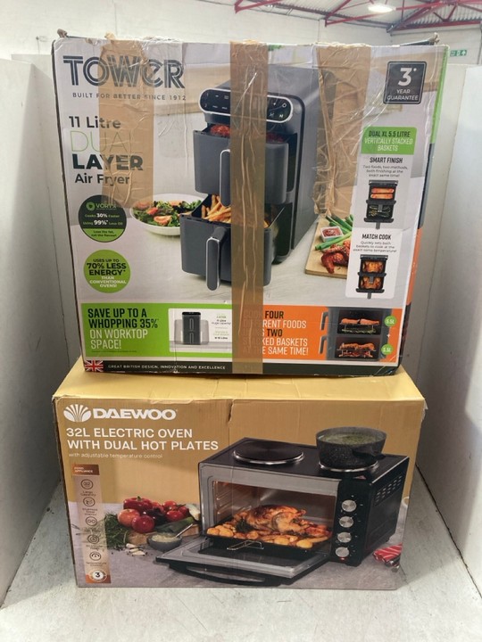 Lot 1352  
            Marchington SR15 - Parcel Delivery Only 

                
DAEWOO 32L ELECTRIC OVEN - ORIGINAL RRP £120 TO INCLUDE TOWER 11L DUAL LAYER AIRF...