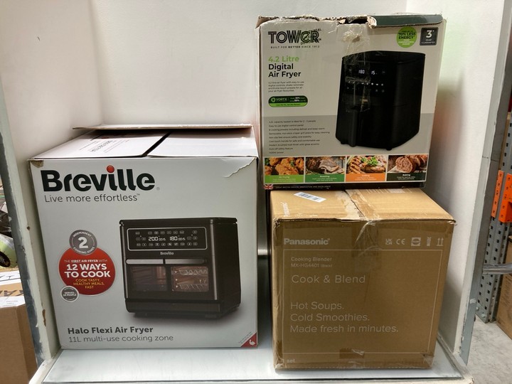 Lot 1362  
            Marchington SR15 - Parcel Delivery Only 

                
3 X ASSORTED APPLIANCES TO INCLUDE PANASONIC COOKING BLENDER IN BLACK - MODEL: MX...