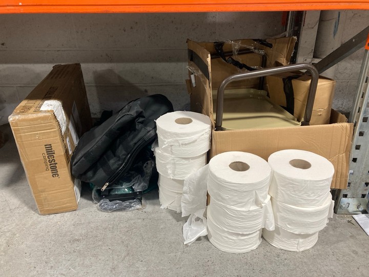 Lot 1384  
            Marchington SR15 - Parcel Delivery Only 

                
QTY OF ASSORTED ITEMS TO INCLUDE HEAVY DUTY ALUMINIUM TROLLEY: LOCATION - AR4