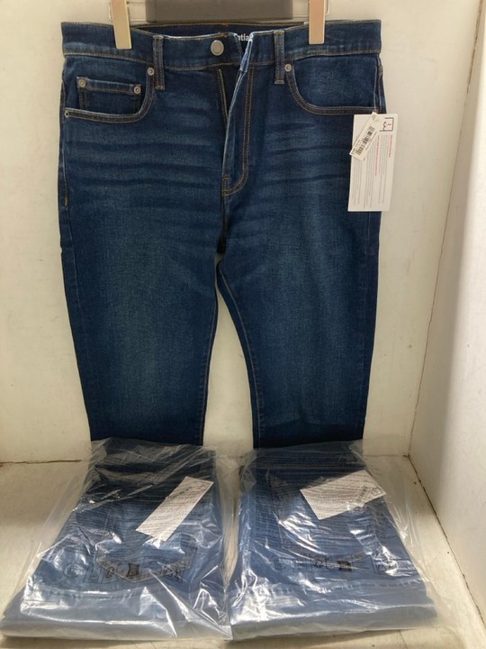 Lot 1416  
            Marchington SR15 - Parcel Delivery Only 

                
3 X PAIRS OF STRAIGHT LEG JEANS IN DARK BLUE - UK 29 X 32/33 X 30/29 X 32: LOCATI...