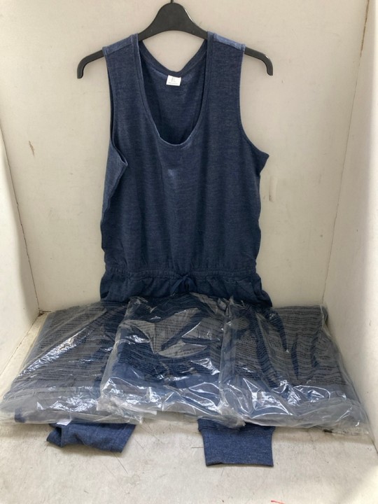 Lot 1426  
            Marchington SR15 - Parcel Delivery Only 

                
4 X SLEEVELESS LOUNGE JUMPSUITS IN NAVY - UK XS/M/L: LOCATION - AR6