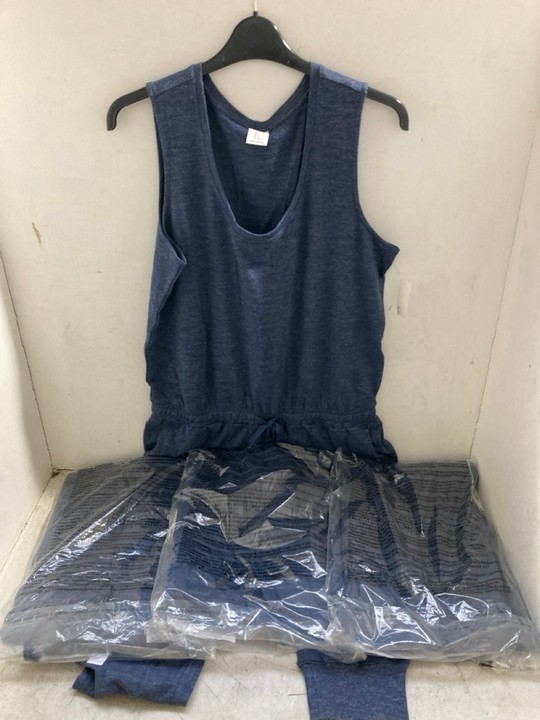 Lot 1432  
            Marchington SR15 - Parcel Delivery Only 

                
4 X SLEEVELESS LOUNGE JUMPSUITS IN NAVY - UK L: LOCATION - AR6