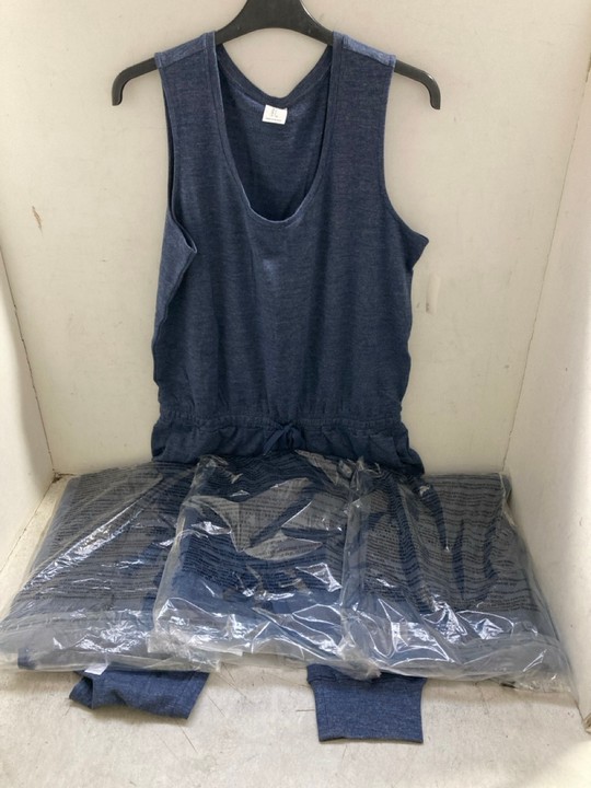 Lot 1433  
            Marchington SR15 - Parcel Delivery Only 

                
4 X SLEEVELESS LOUNGE JUMPSUITS IN NAVY - UK M: LOCATION - AR6
