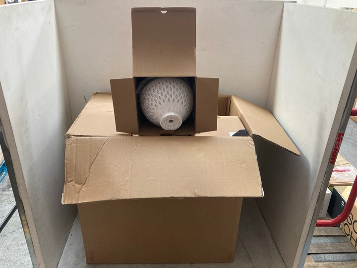 Lot 1457  
            Marchington SR15 - Parcel Delivery Only 

                
QTY OF REMOTE CONTROL AROMA DIFFUSERS WITH LED LIGHT: LOCATION - AR9