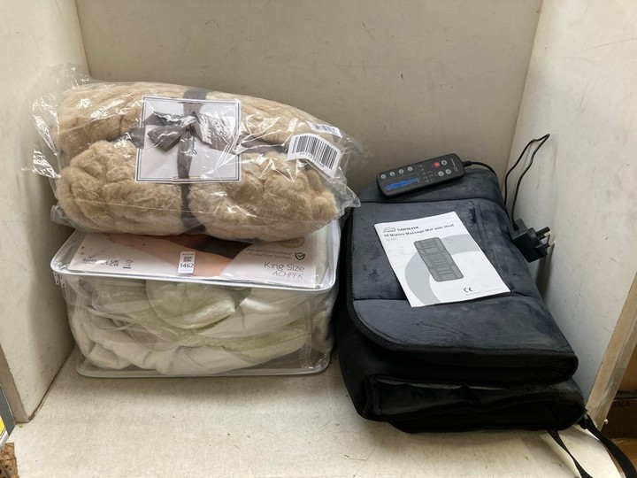 Lot 1462  
            Marchington SR15 - Parcel Delivery Only 

                
3 X ASSORTED ITEMS TO INCLUDE HOME FRONT LUXURY FULLY FITTED FLEECE ELECTRIC BLAN...