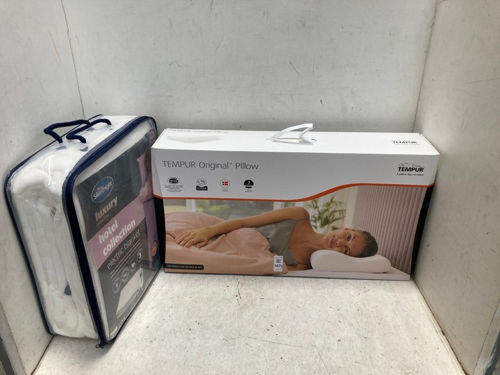 Lot 1475  
            Marchington SR15 - Parcel Delivery Only 

                
4 X ASSORTED BEDDING ITEMS TO INCLUDE TEMPUR ORIGINAL PILLOW: LOCATION - AR10