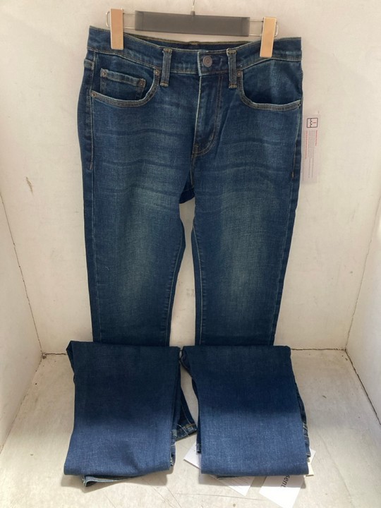 Lot 1485  
            Marchington SR15 - Parcel Delivery Only 

                
3 X JEANS IN DARK BLUE SIZE: 29W 32L: LOCATION - AR11
