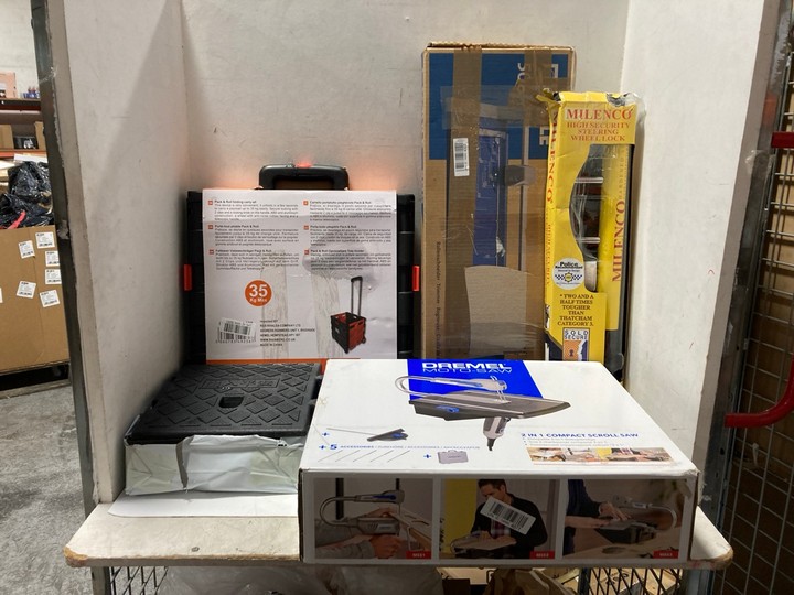 Lot 1497  
            Marchington SR15 - Parcel Delivery Only 

                
QTY OF ASSORTED HARDWARE ITEMS TO INCLUDE DREMEL MOTO SAW 2 IN 1 COMPACT SCROLL S...