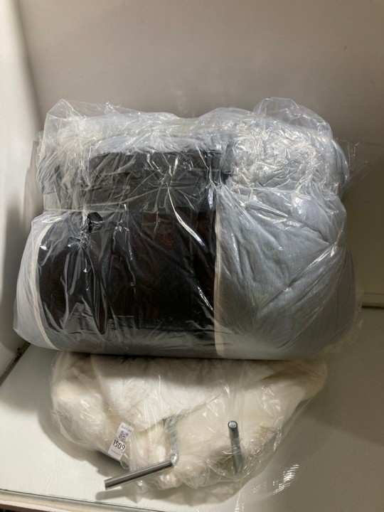 Lot 1509  
            Marchington SR15 - Parcel Delivery Only 

                
TRIXIE CUDDLY CAT BAG FOR RADIATOR TO INCLUDE SMALL DOG BED IN LIGHT BLUE: LOCATI...