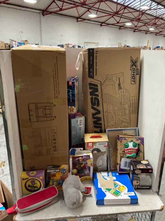 Lot 1510  
            Marchington SR15 - Parcel Delivery Only 

                
QTY OF ASSORTED TOYS TO INCLUDE POP TELEVISION NETFLIX STRANGER THINGS NO 1781 DU...