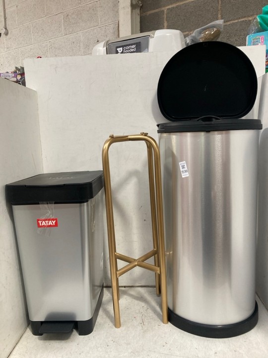 Lot 1530  
            Marchington SR15 - Parcel Delivery Only 

                
3 X ASSORTED ITEMS TO INCLUDE CURVER TOUCH LID BIN: LOCATION - AR14