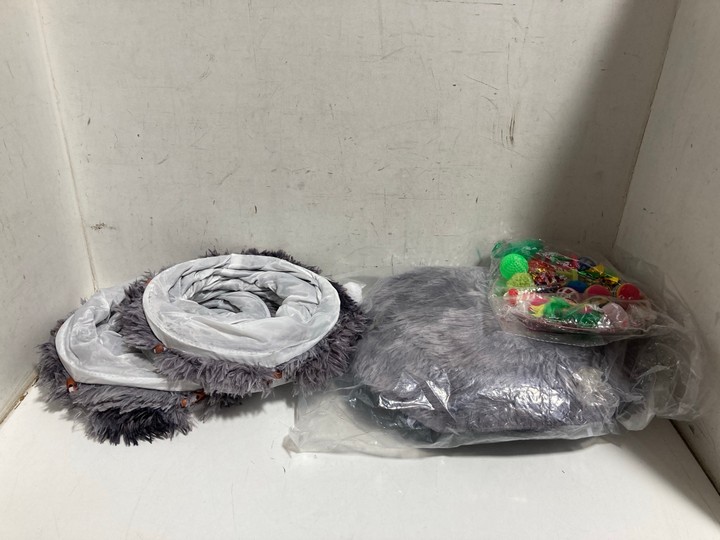 Lot 1548  
            Marchington SR15 - Parcel Delivery Only 

                
QTY OF ASSORTED PET ITEMS TO INCLUDE PACK OF ASSORTED CAT TOYS: LOCATION - AR16