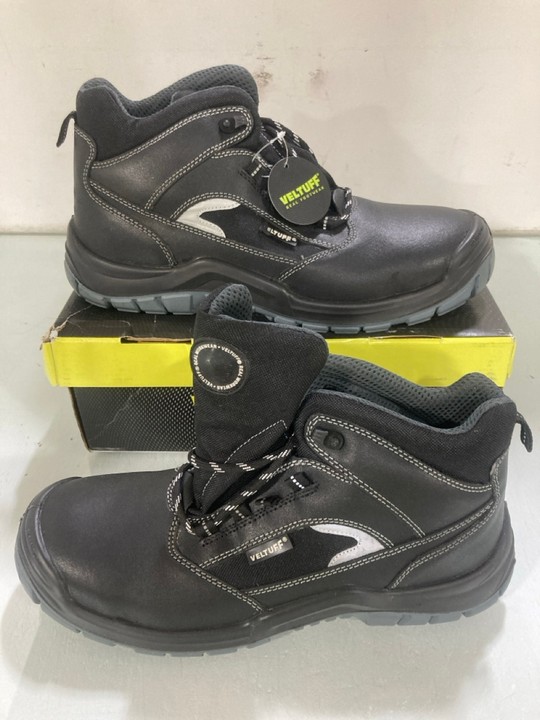 Lot 1586  
            Marchington SR15 - Parcel Delivery Only 

                
VELTUFF STEEL TOE CAP SAFETY BOOTS IN BLACK - UK 11: LOCATION - A5T