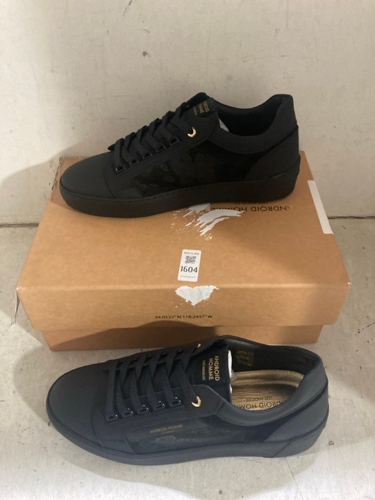 Lot 1604  
            Marchington SR15 - Parcel Delivery Only 

                
ANDROID HOMME LOS ANGELES VENICE LOW SUEDE TRAINERS IN BLACK - UK 10 - ORIGINAL R...