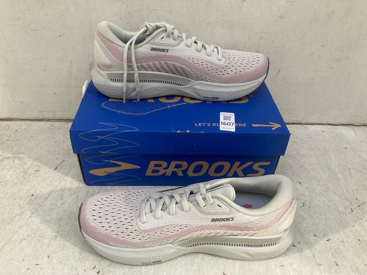 Lot 1607  
            Marchington SR15 - Parcel Delivery Only 

                
BROOKS ADRENALINE GTS 24 WOMENS TRAINERS IN GREY/PINK - UK 7: LOCATION - A5T