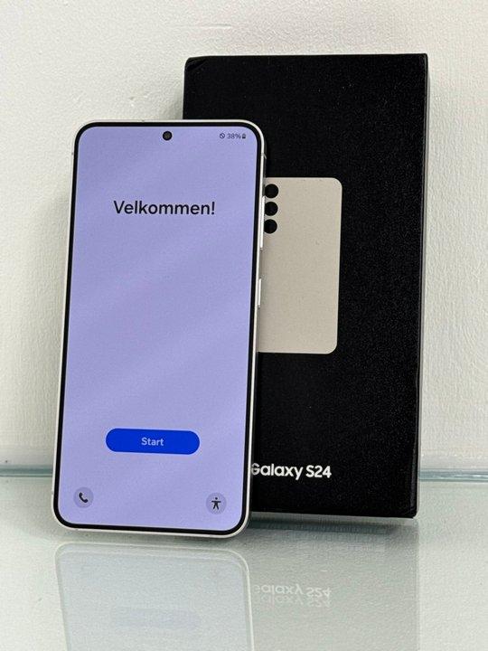 Lot 127  
            Nationwide - Parcel Delivery Only 

                
SAMSUNG GALAXY S24 SMARTPHONE IN MARBEL GRAY: MODEL NO SM-S921B/DS (WITH BOX & CH...