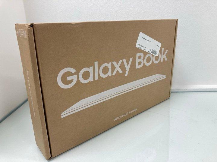 Lot 61  
            Nationwide - Parcel Delivery Only 

                
SAMSUNG GALAXY BOOK 2 512GB LAPTOP IN GRAPHITE: MODEL NO NP641BED-KA2UK. INTEL CO...