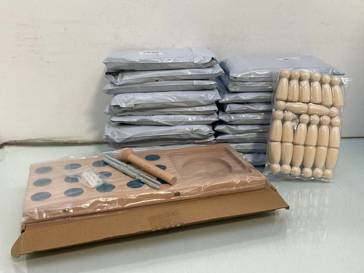 Lot 1000  
            Marchington SR14 - Parcel Delivery Only 

                
WOODEN FLOATING TONIE SHELF TO INCLUDE QTY OF WOODEN PEG DOLLS: LOCATION - C9