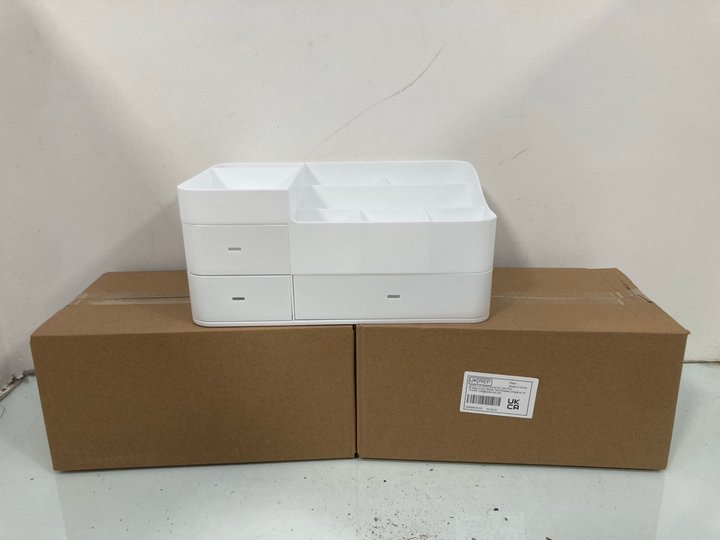 Lot 1019  
            Marchington SR14 - Parcel Delivery Only 

                
3 X QUETA LARGE MAKE-UP ORGANIZERS IN WHITE: LOCATION - C10