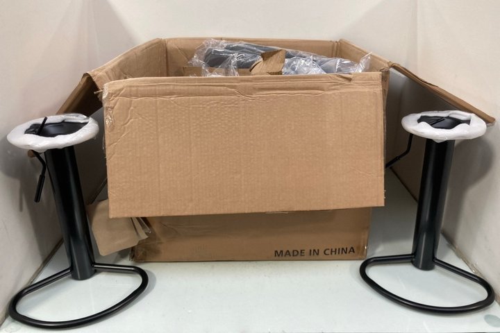 Lot 1020  
            Marchington SR14 - Parcel Delivery Only 

                
3PCS BARSTOOLS IN GREY: LOCATION - C10