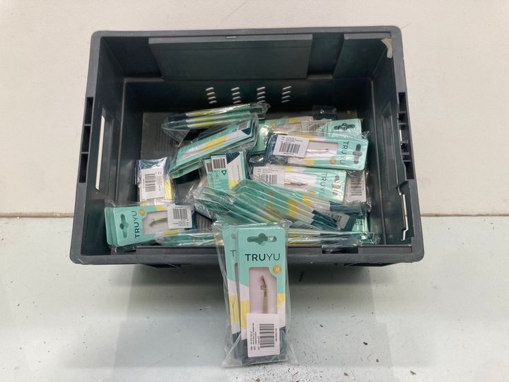 Lot 1023  
            Marchington SR14 - Parcel Delivery Only 

                
QTY OF TRUYU SLANT TIP TWEEZERS - GOLD EDITION: LOCATION - C11