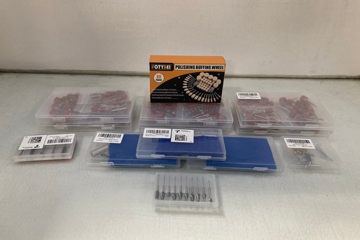 Lot 1026  
            Marchington SR14 - Parcel Delivery Only 

                
QTY OF ASSORTED DETAILING TOOLS TO INCLUDE FOTYBEI POLISHING BUFFING WHEEL SET: L...