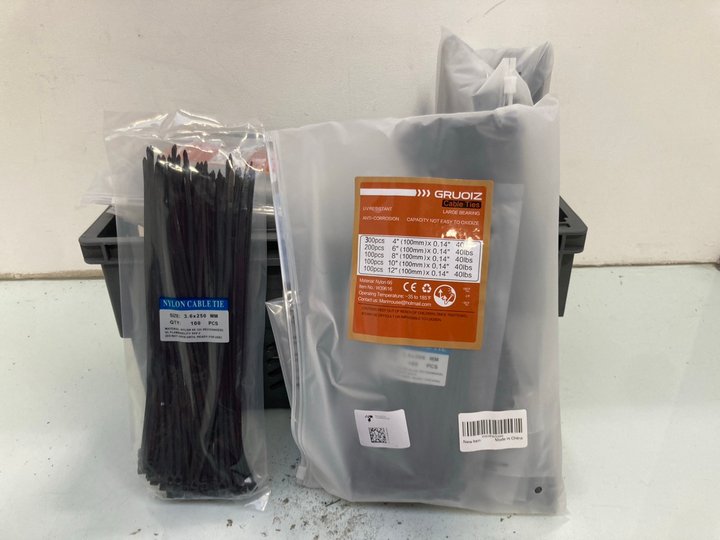 Lot 1033  
            Marchington SR14 - Parcel Delivery Only 

                
QTY OF GRUOIZ LARGE BEARING UV RESISTANT CABLE TIES: LOCATION - C11