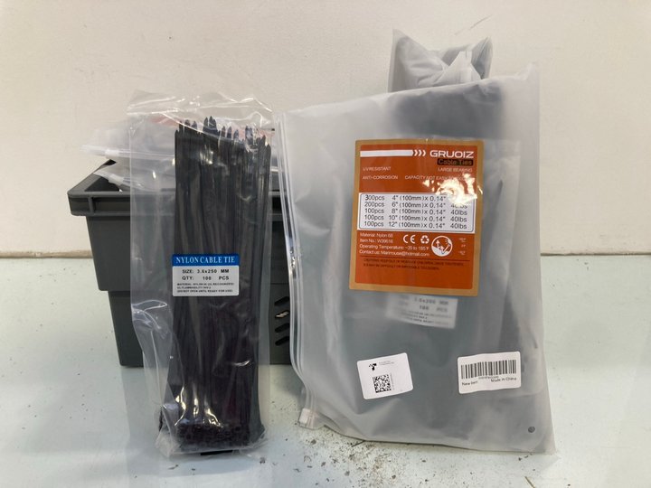 Lot 1035  
            Marchington SR14 - Parcel Delivery Only 

                
QTY OF GRUOIZ LARGE BEARING UV RESISTANT CABLE TIES: LOCATION - C11
