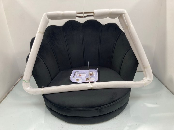 Lot 1059  
            Marchington SR14 - Parcel Delivery Only 

                
ACCENT CHAIR IN BLACK - MODEL: TE-FU01076BL: LOCATION - C12