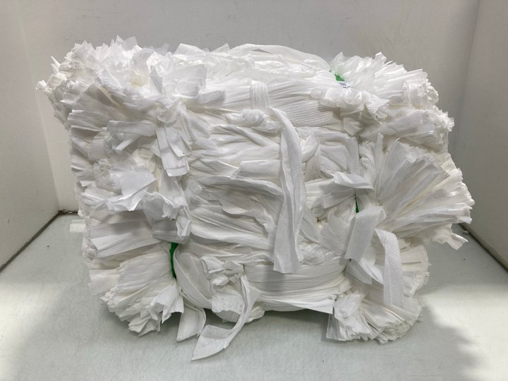 Lot 1065  
            Marchington SR14 - Parcel Delivery Only 

                
QTY OF WHITE MICROFIBER STRIPS: LOCATION - C13