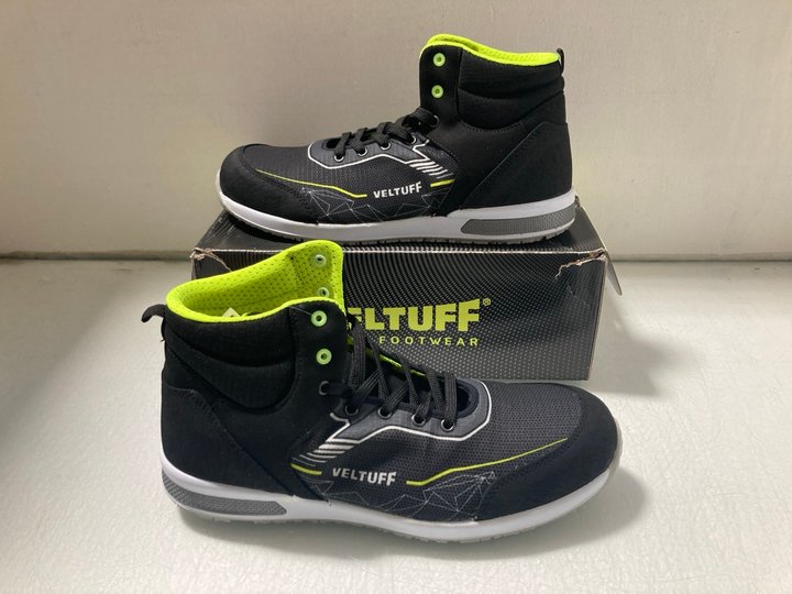 Lot 108  
            Marchington SR14 - Parcel Delivery Only 

                
VELTUFF MAGMA BOOTS IN BLACK/GREEN UK SIZE 10: LOCATION - A3