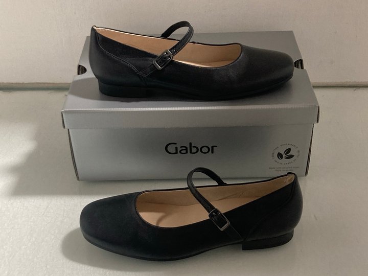 Lot 121  
            Marchington SR14 - Parcel Delivery Only 

                
GABOR BLACK LEATHER MARIS SHOES UK SIZE 4.5: LOCATION - A3