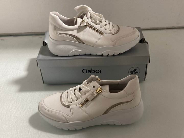 Lot 122  
            Marchington SR14 - Parcel Delivery Only 

                
GABOR LOW WEDGE LEATHER TRAINERS IN WHITE UK SIZE 4.5: LOCATION - A3