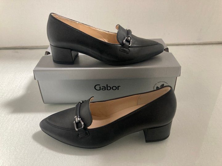 Lot 123  
            Marchington SR14 - Parcel Delivery Only 

                
GABOR BLACK LEATHER HEELED LOAFERS UK SIZE 4.5: LOCATION - A3