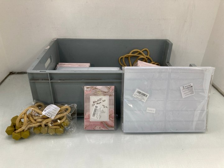 Lot 1280  
            Marchington SR14 - Parcel Delivery Only 

                
QTY OF ASSORTED ITEMS TO INCLUDE QTY OF VEGCOO WALL COLLAGE KITS: LOCATION - D18