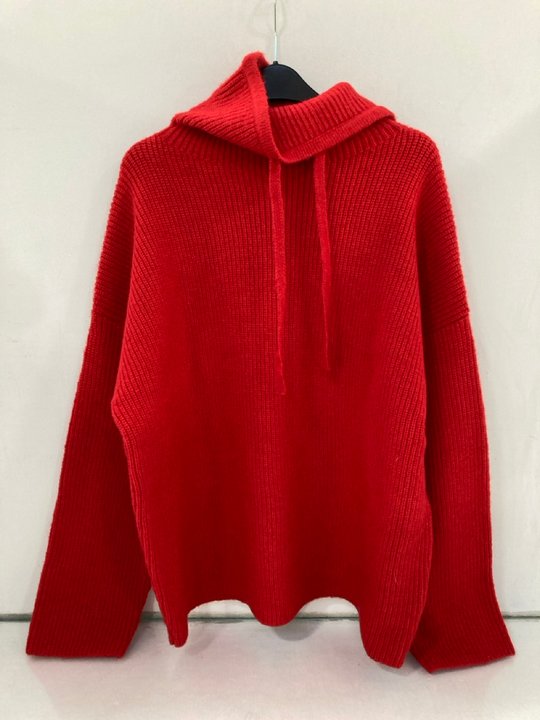 Lot 1283  
            Marchington SR14 - Parcel Delivery Only 

                
MINT VELVET RED COSY SNOOD HOODIE - SIZE LARGE - ORIGINAL RRP £99: LOCATION - D17