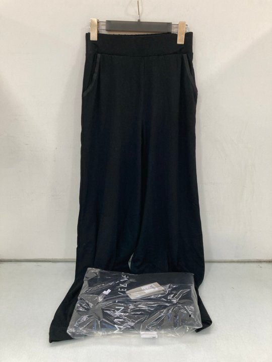 Lot 1288  
            Marchington SR14 - Parcel Delivery Only 

                
2 X MINT VELVET BLACK PALAZZO WIDE LEG TROUSERS - SIZE SMALL REG - COMBINED ORIGI...