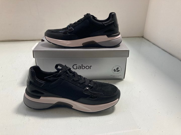 Lot 130  
            Marchington SR14 - Parcel Delivery Only 

                
GABOR BLACK TRAINERS UK SIZE 4.5: LOCATION - A4