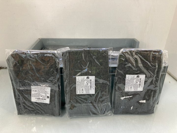 Lot 1311  
            Marchington SR14 - Parcel Delivery Only 

                
QTY OF TESSLOVE DUST COVERS IN GREY FOR CRICUT MODELS: LOCATION - D17