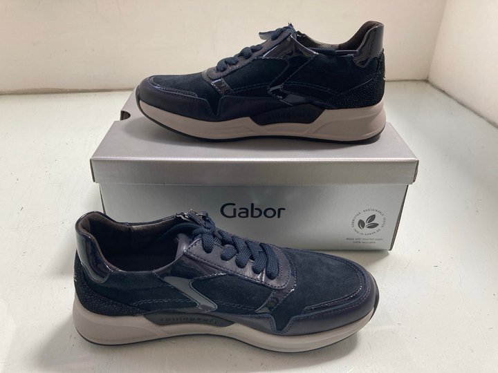Lot 131  
            Marchington SR14 - Parcel Delivery Only 

                
GABOR NAVY BLUE TRAINERS UK SIZE 4.5: LOCATION - A4